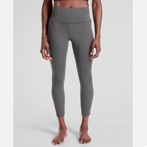 Athleta Salutation Stash Pocket II 7/8 Tight